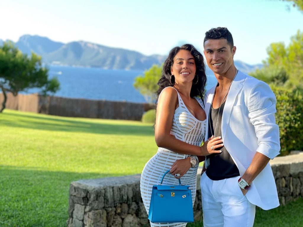 Ronaldo’s Girlfriend Georgina Rodriguez Flaunts Her Baby Bump In Bikini ...